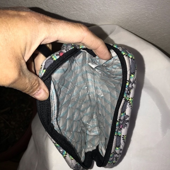 🌻 Vera Bradley Make up bag. - Picture 4 of 8